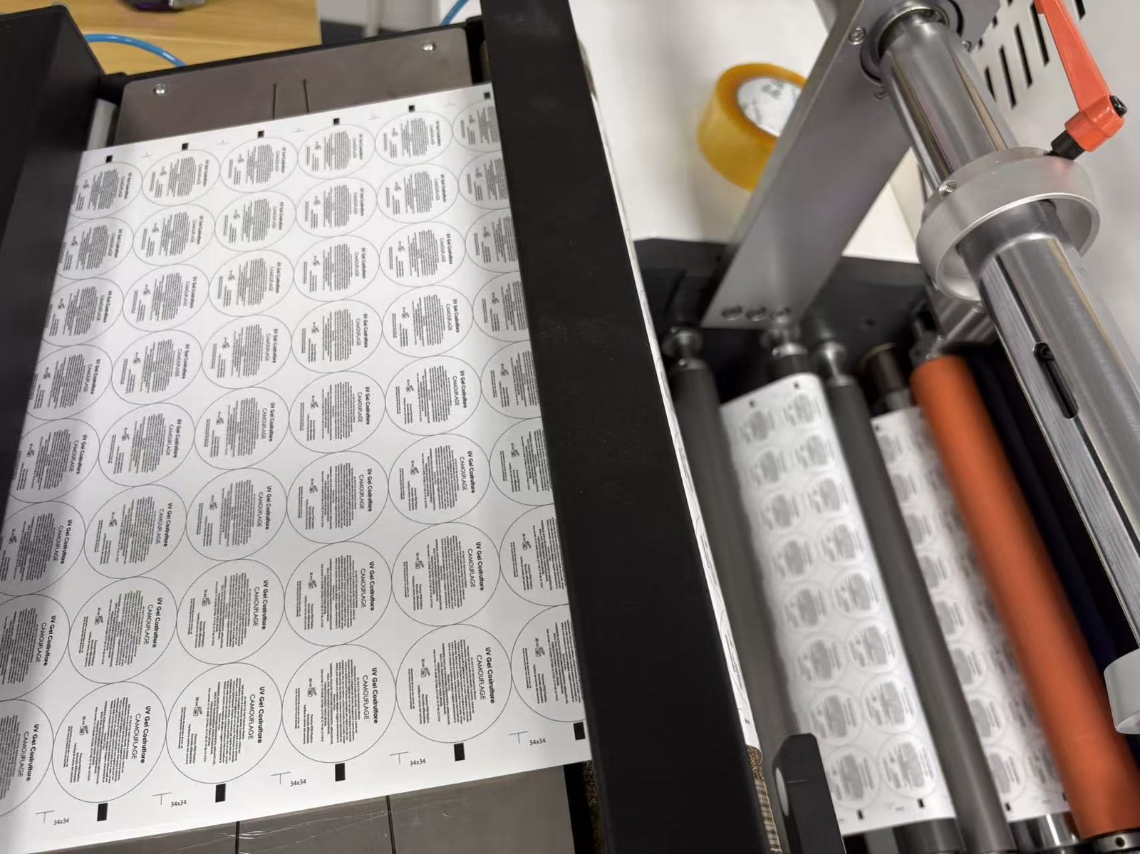 Precision die-cutting press for custom label shapes