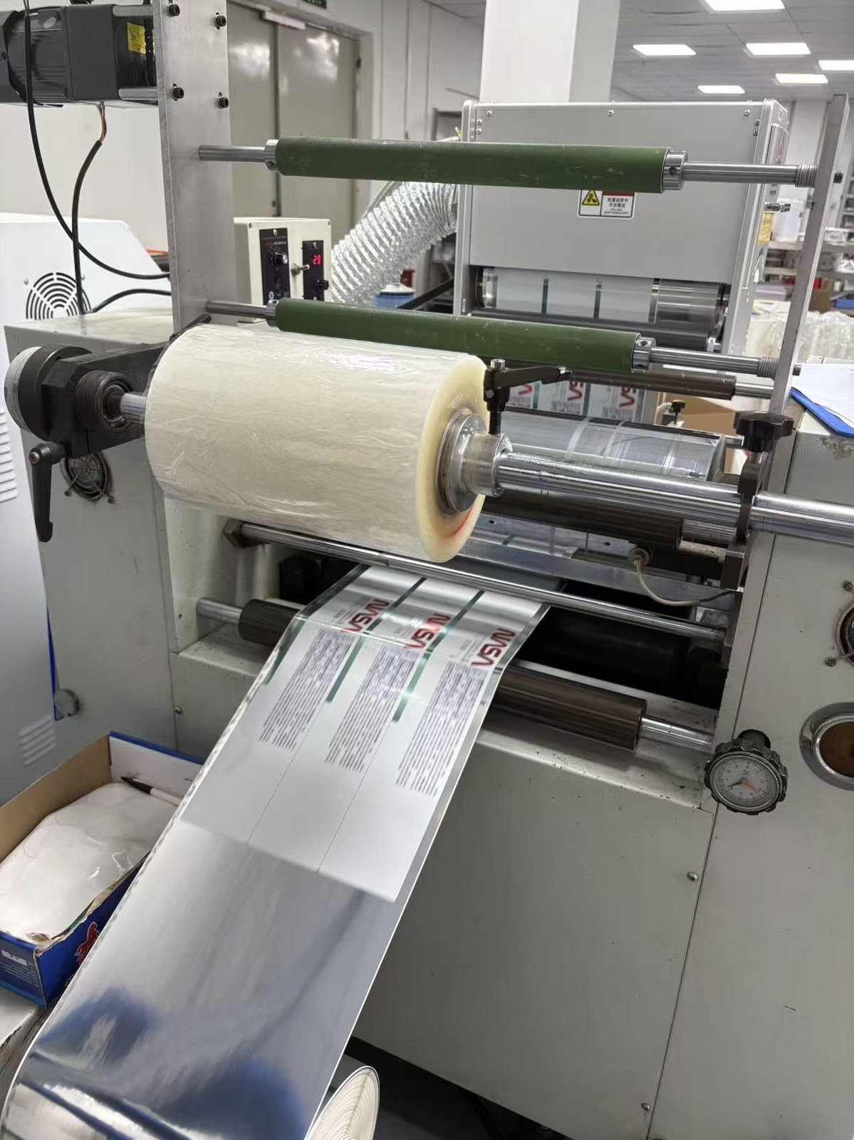 High-speed laminating line processing label rolls